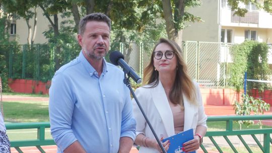 Prezydent Rafał Trzaskowski w trakcie konferencji prasowej.