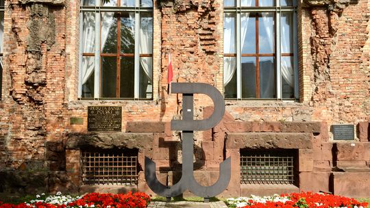 82 lata od zakończenia Powstania Warszawskiego. Uroczystości przy Reducie Banku Polskiego.
