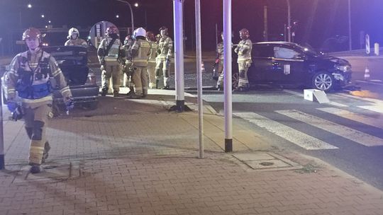 Wjechał na skrzyżowanie mimo czerwonego światła. Trzy osoby trafiły do szpitala