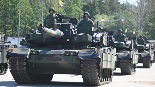 Abramsy, Leopardy, K2 - do Wesołej ściągnięto sprzęt wojskowy z całej Polski