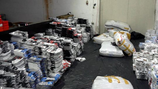 Akcja policji w Wólce Kosowskiej. Podrobiony towar był wart 40 mln złotych