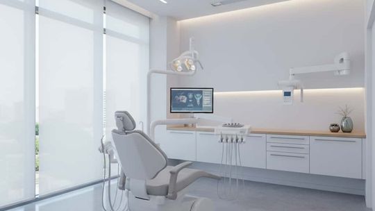 Aparat stały czy ruchomy – jak przebiega korekta wady zgryzu