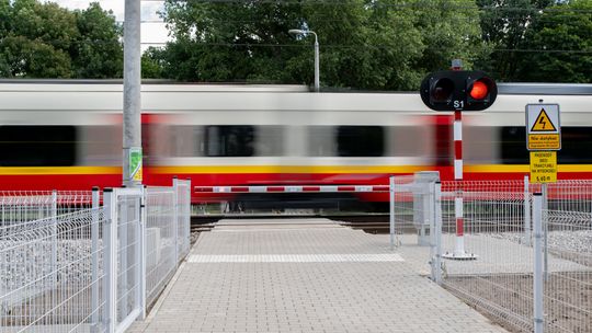 Awaria pociągów w Warszawie. Spore opóźnienia. „Opóźnienia do 200 minut”