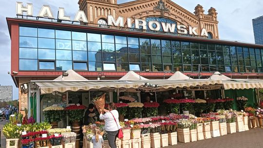 Bazarki nie odeszły do lamusa. Kto robi zakupy na lokalnych targowiskach?