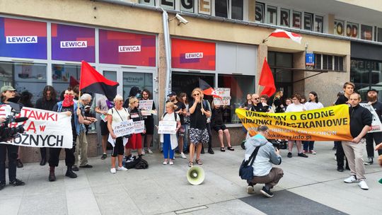 Protest Komitetu Obrony Lokatorów pod siedzibą Lewicy w Warszawie
