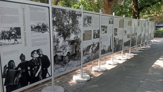 Cywile w walczącej stolicy. Wystawa „Zwyczajni ’44” na Mokotowie.