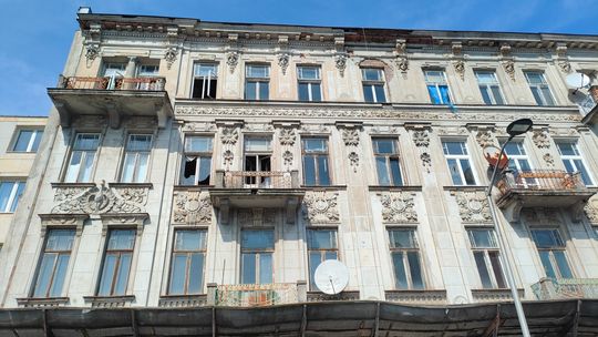 W zabytkowej kamienicy zawalił się strop. Do akcji wkroczył konserwator i prokurator