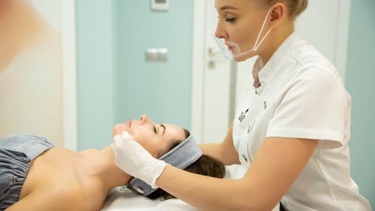 Dobry salon kosmetyczny w Warszawie - czyli miejsce w którym przywrócisz skórze naturalny blask i spokój