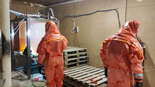 Fabryka narkotyków w Pruszkowie. Znaleziono ponad 800 kg klefedronu