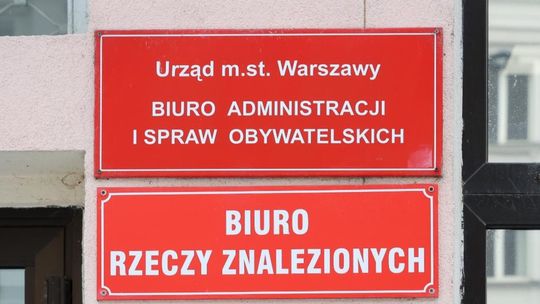 Gdzie szukać zagubionych rzeczy w Warszawie? Trafiają tam niezwykłe rzeczy