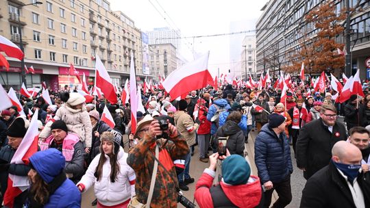 Ile osób szło w Marszu Niepodległości? 250 tysięcy, 150, a może 90? Pojedynek na liczby