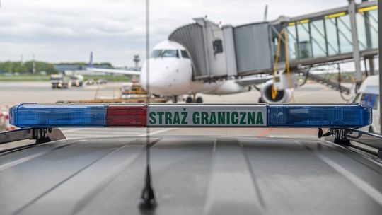 Incydent na Lotnisku Chopina. Mężczyzna żartował, że ma siekierę