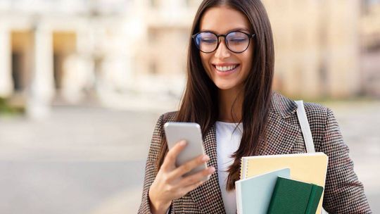 Jak trend skinifikacji zmienia zasady gry w nowoczesnych salonach? Poznaj studia z trychologii!