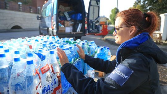 Jak Warszawa pomaga powodzianom? Mieszkanki i mieszkańcy stolicy organizują zbiórki charytatywne