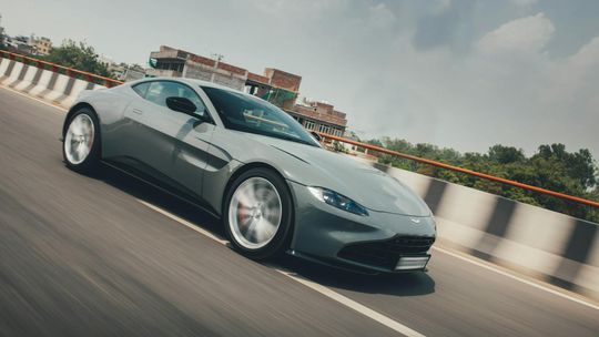 Jak znaleźć autoryzowanego dealera aut sportowych w Warszawie