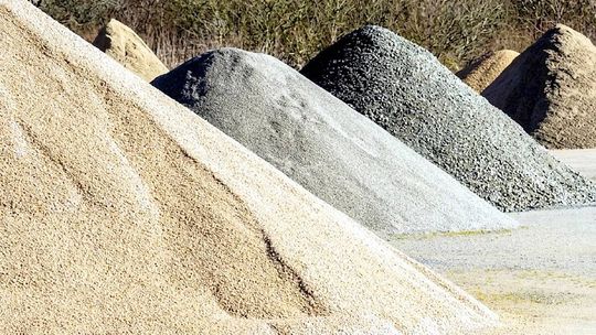Jaki piasek wybrać pod kostkę brukową i gdzie zamówić w Warszawie