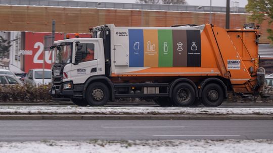 Jest akt oskarżenia w sprawie tzw. afery śmieciowej w Warszawie. Zarzuty dla byłego sekretarza miasta