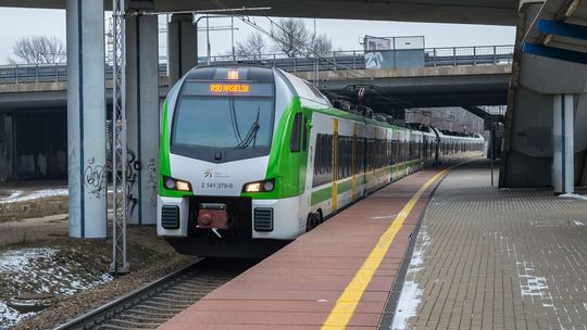 „Koleje Mazowieckie” odebrały trzy kolejne „FLIRT-y”. Flota nowoczesnych pociągów rośnie.