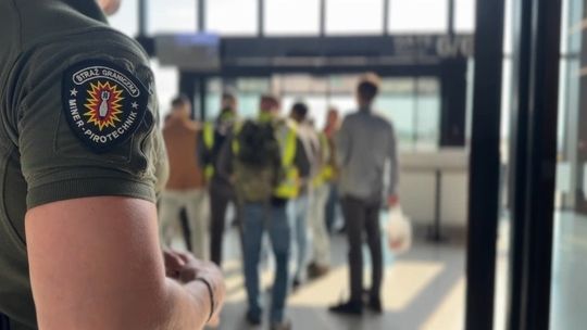 Kolejna deportacja 40 obcokrajowców. „Wymagały tego względy obronności lub bezpieczeństwa państwa”