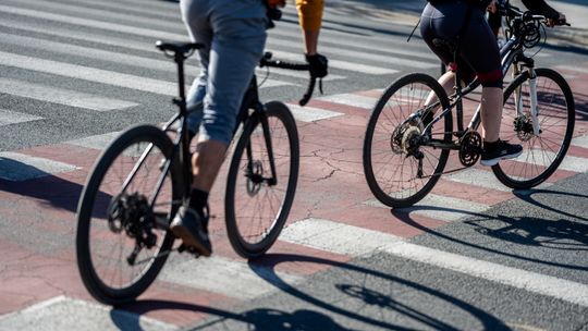 Kolejny krok do ostatniego etapu rowerowej Trasy Łazienkowskiej. Rozstrzygnięto przetarg dot. dokumentacji projektowej