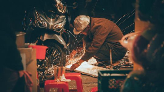 Kompleksowy przewodnik po spawaniu w Warszawie: techniki, metody i najlepsze praktyki