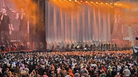 Koncert Quebonafide w Warszawie. Stadion wypełniają tłumy