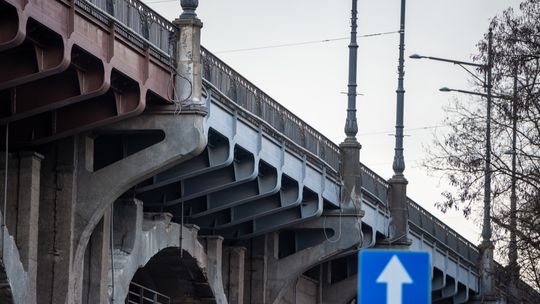 Koniec zwężeń pod Mostem Poniatowskiego. Wisłostrada odzyska wszystkie pasy.