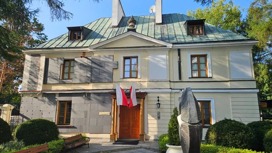 Ocieplanie budynku plebanii kościoła św. Anny w Wilanowie