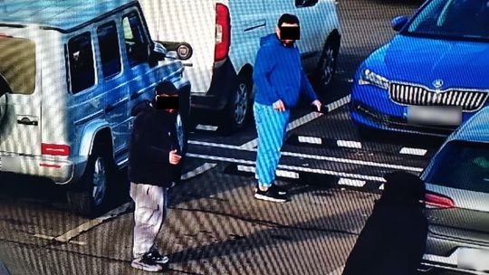 Kradzież z włamaniem do dwóch samochodów na Targówku. Odpowiedzialni są czterej obywatele Gruzji