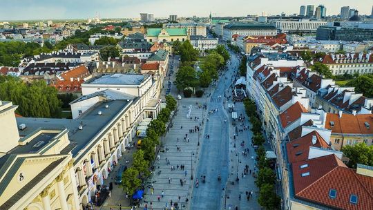 „Krakowskie Przedmieście” dla pieszych w każdy weekend. Zmiany potrwają do końca września
