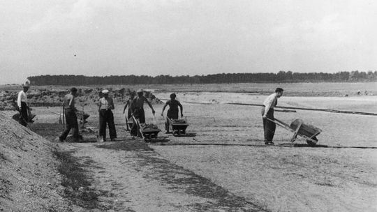 Budowa lotniska sportowego na Bielanach, rok 1938.