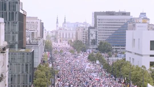 Marsze Trzaskowskiego i Nawrockiego w Warszawie. Ile osób poszło, jaka frekwencja?