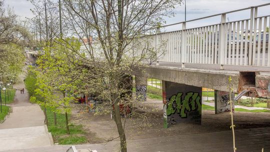 Niedostępna infrastruktura Trasy Łazienkowskiej. „Nikt nie pomyślał o poprawie dostępności”