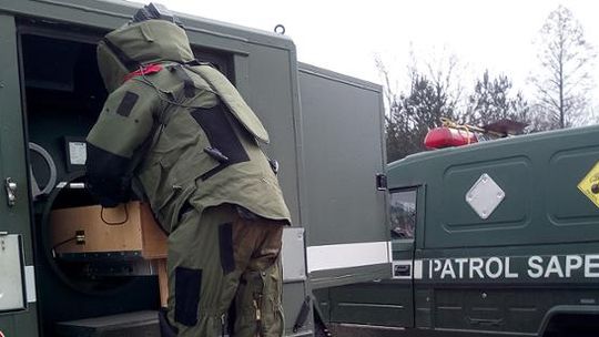 Niewybuch na placu budowy na Wawrze. Policja odgrodziła teren