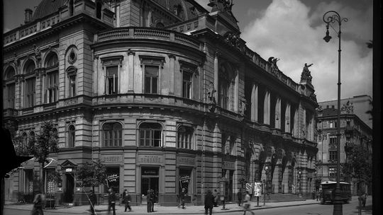 Niezwykłe odkrycie w centrum Warszawy. Pod ziemią znaleziono pamiątki sprzed wojny.