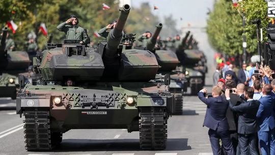Noc zakłóci ryk silników i rytmiczny marsz. Próby generalne Wojska Polskiego w Warszawie