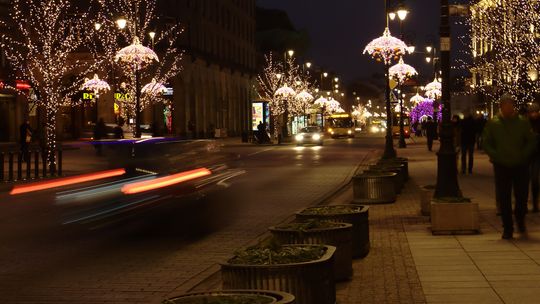 Nocą mniej interwencji. Warszawa podsumowała ograniczenie sprzedaży alkoholu.