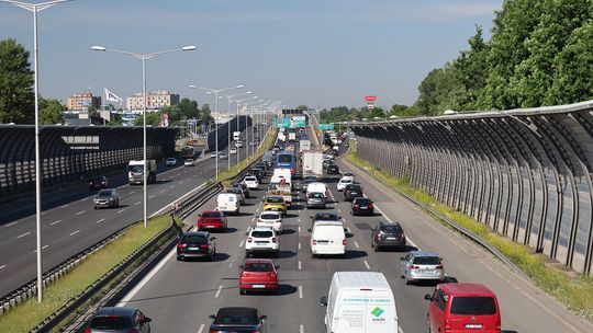 Nocne prace na trasie S8. Pasażerowie WTP muszą liczyć się ze zmianami.