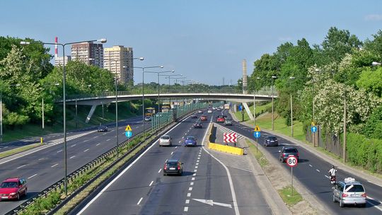 Nocne utrudnienia na S8. Drogowcy przenoszą się w rejon Broniewskiego.