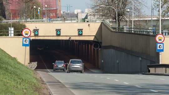 Nocne utrudnienia na Wisłostradzie. Przez pięć nocy kierowcy pojadą tylko jednym pasem.