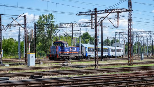 Nowa hala i myjnia dla piętrowych pociągów w Warszawie. Duża inwestycja kolejowa na Grochowie.