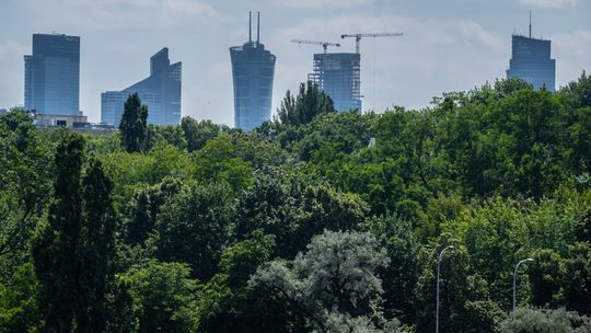 Widok na centrum Warszawy widziany z perspektywy mostu Gdanskiego