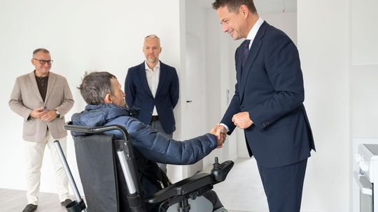 Nowi lokatorzy wprowadzają się na Agrestową. W Wawrze powstało 40 miejskich mieszkań.