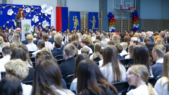 Nowoczesna hala sportowa na Białołęce gotowa. Pomieści nawet 600 osób.