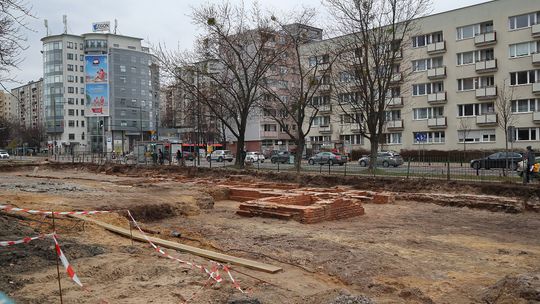 Nowy apartamentowiec na Muranowie odsłonił elewację. Ceny mieszkań sięgają 4 mln zł.