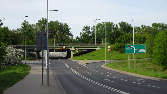Nowy asfalt na Wisłostradzie. Teraz drogowcy przenoszą się na węzeł przy Gwiaździstej.