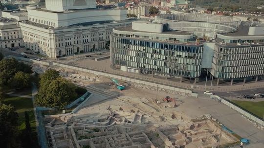 Odbudowa zachodniej pierzei Placu Piłsudskiego. Pałac Brühla w filmie dokumentalnym