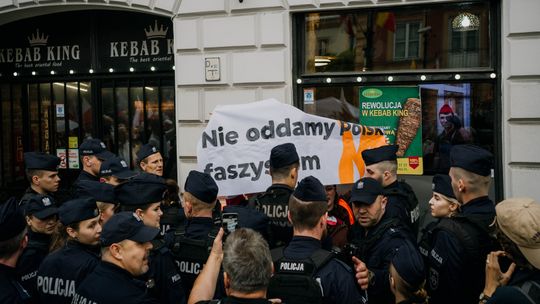 Ostatnie Pokolenie blokowało marsz Bąkiewicza. Interweniowała policja
