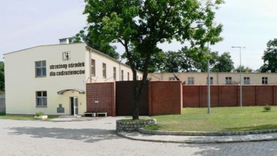 Pierwsze centrum dla cudzoziemców w Warszawie otwarte. Kolejne nie powstaną? „Zarząd województwa analizuje sytuację”