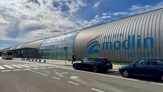 Pociągiem bezpośrednio na Lotnisko Warszawa-Modlin. Jedenaście firm chce zbudować nową linię, ale wszystkie oferty przekraczają budżet.